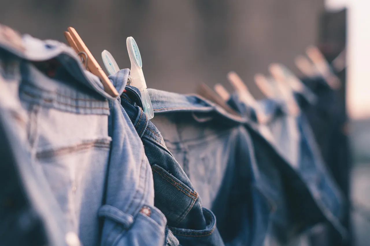 איך לנקות כתמי שמן מבגדים