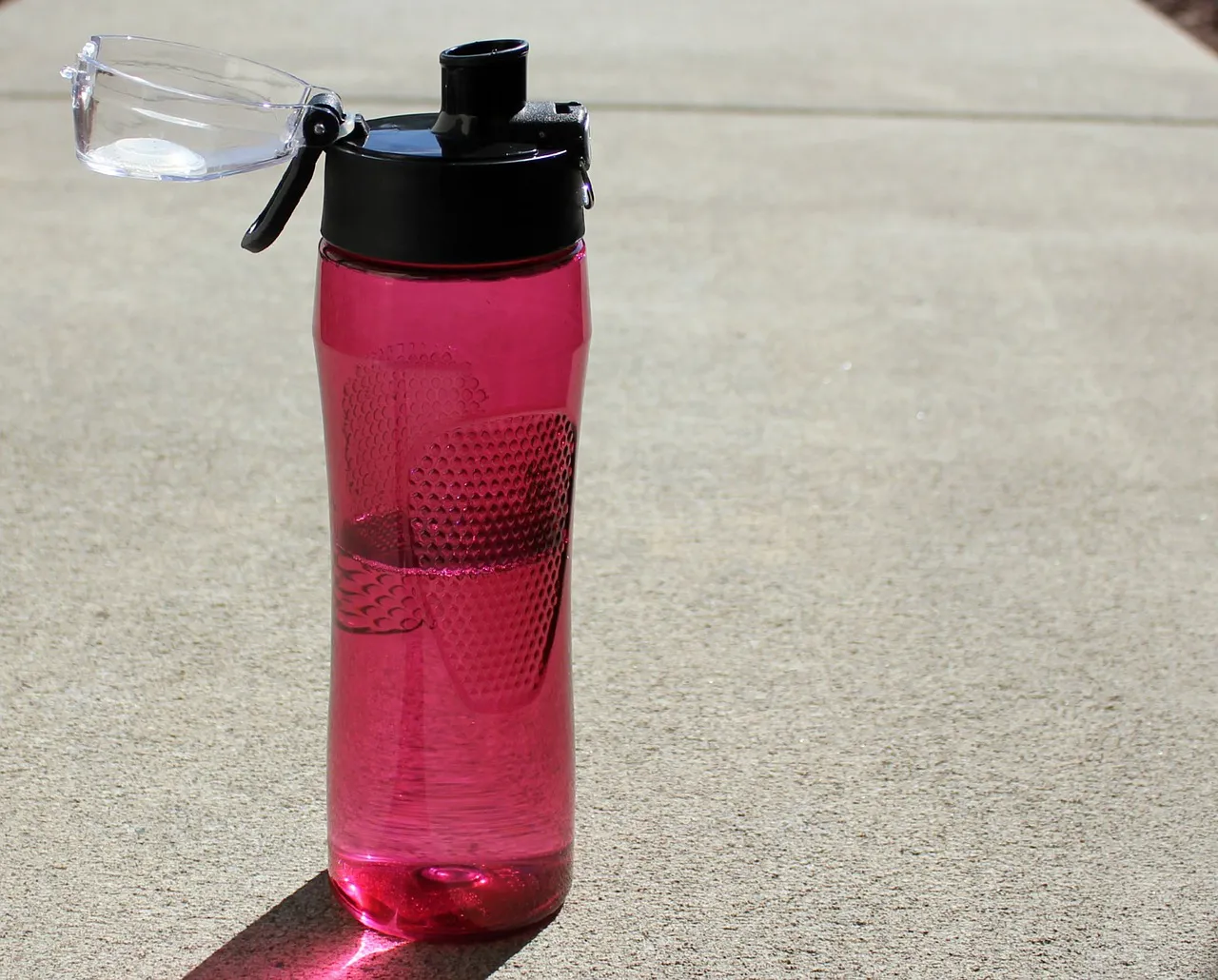 איך לנקות בקבוק פלסטיק